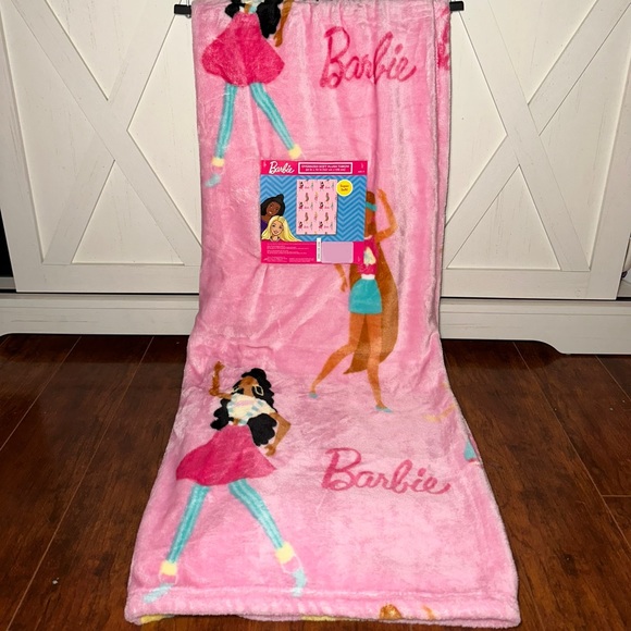 Barbie Other - Barbie Workout Oversized Plush Throw Blanket
